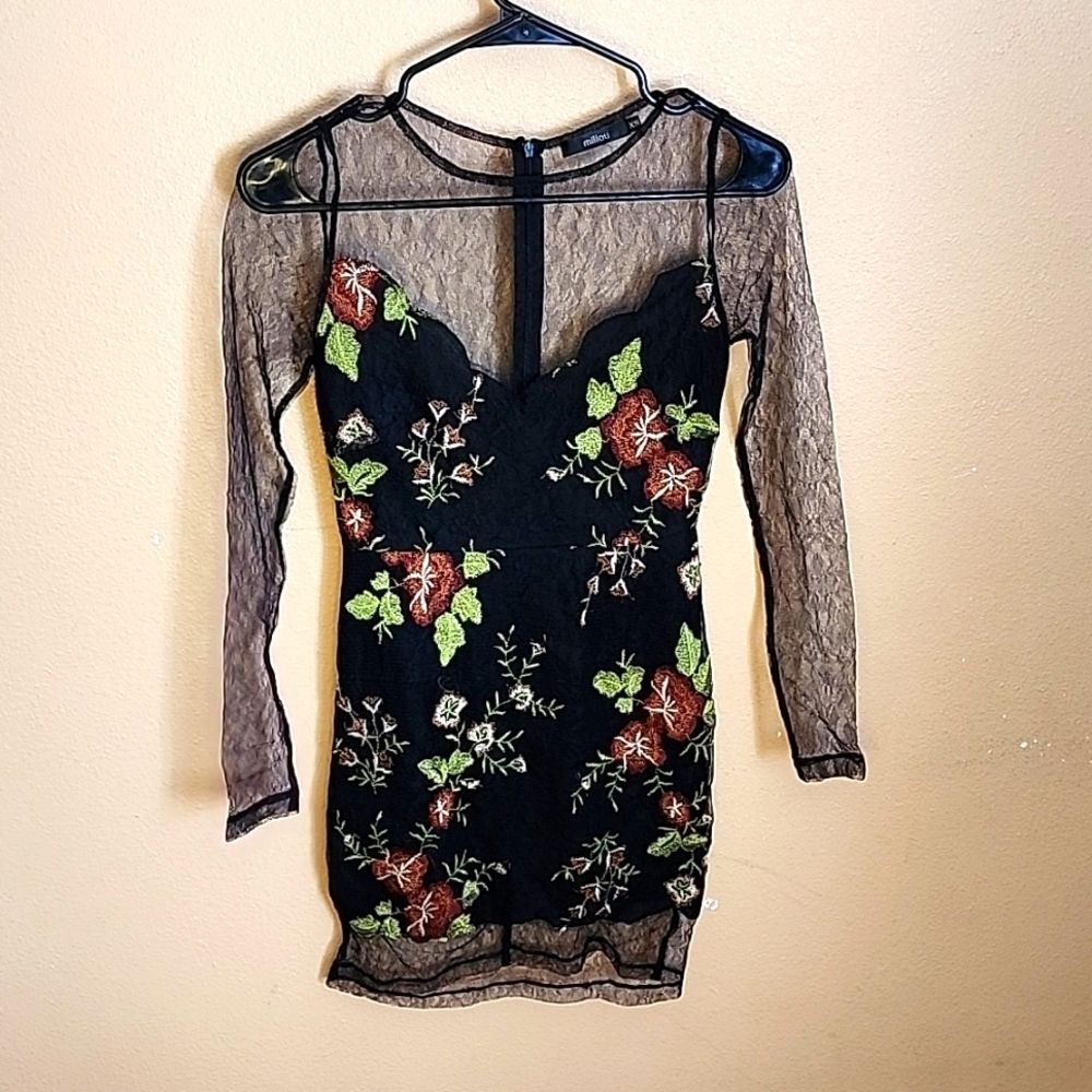 Millau Black Lace Embroidered Sweetheart Neck Long Sleeve Lined Mini Dress - XS